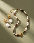 Vela Toggle Necklace Epidote & Pearl Gold
