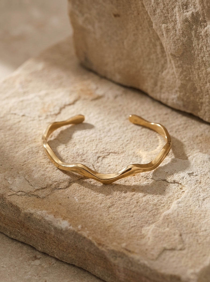 Linden Wave Bangle Gold