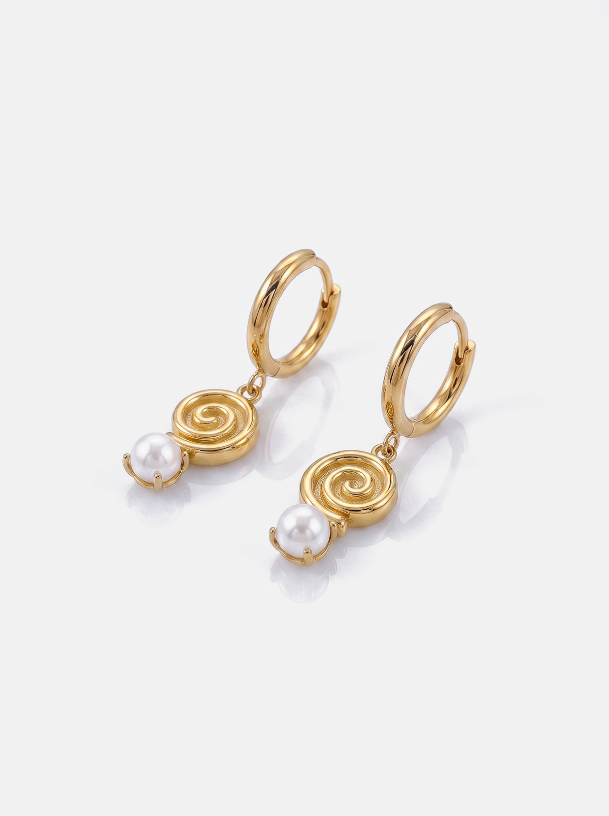 Mae Pearl Earrings Gold