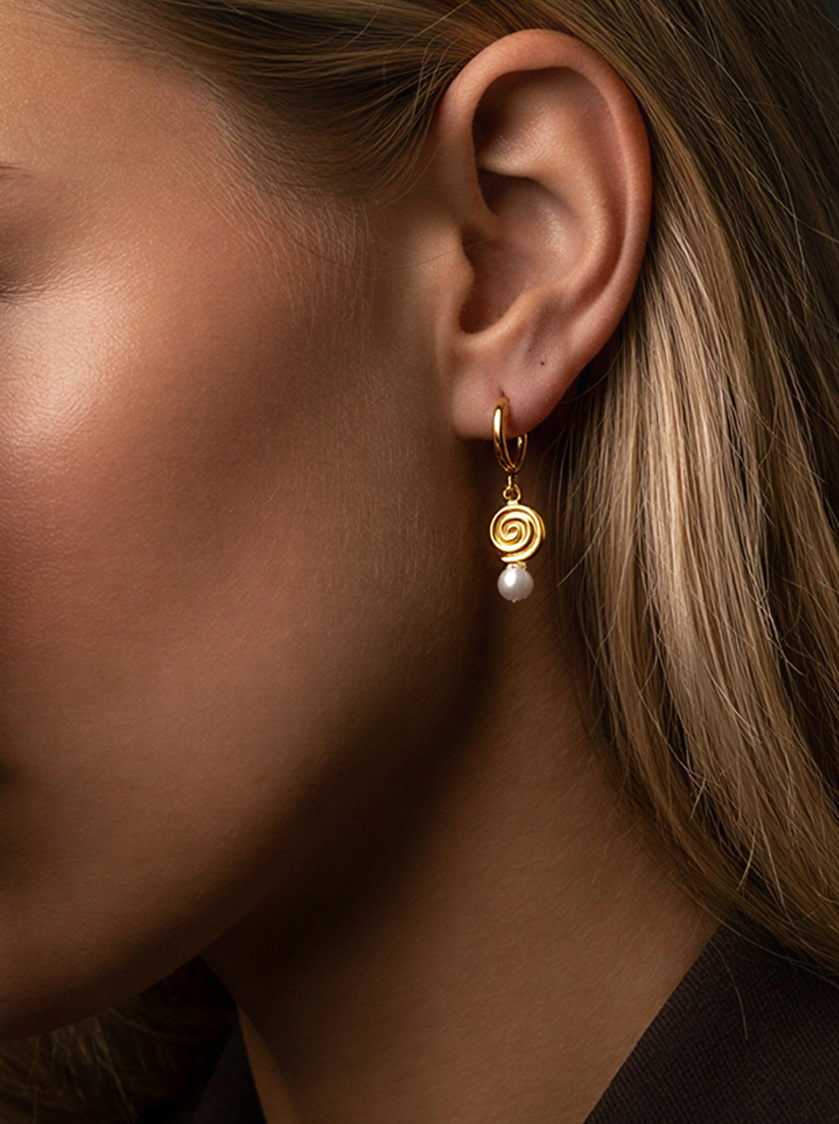 Mae Pearl Earrings Gold