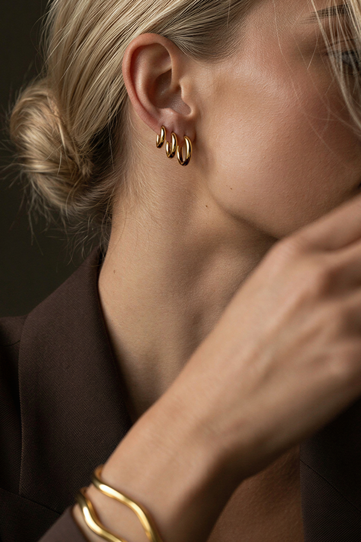 Mila Huggie Earrings Gold