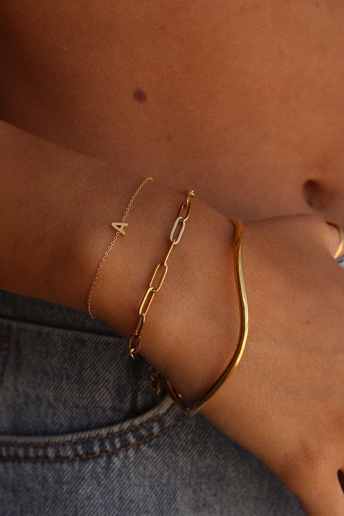 Jaclyn Wave Bangle Gold