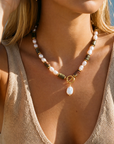Vela Toggle Necklace Epidote & Pearl Gold
